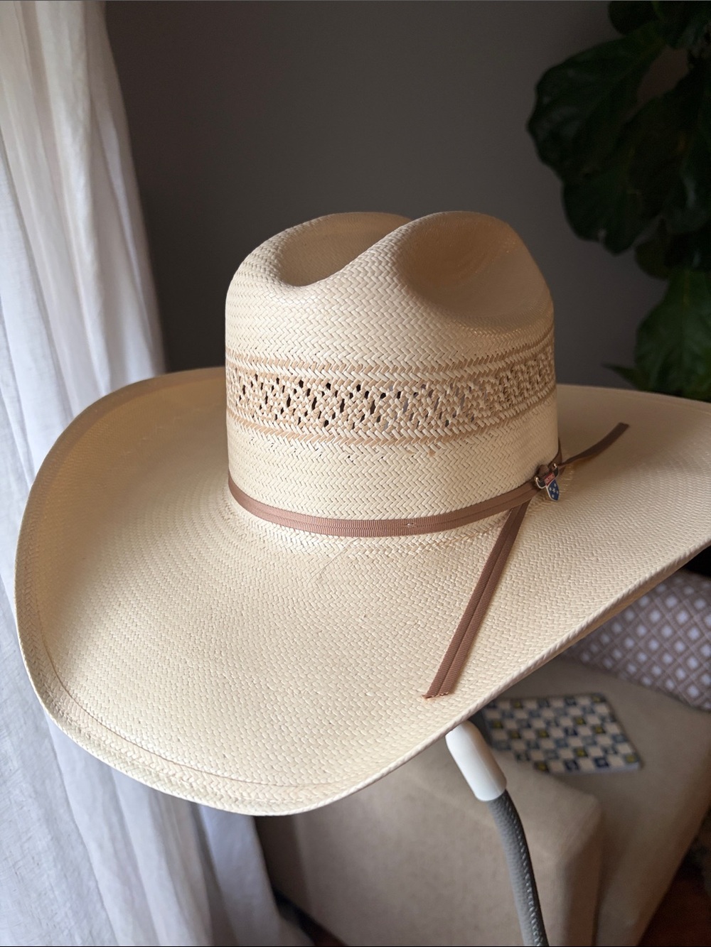 USTRC by Resistol Men’s Straw 6 7/8 with Brown Band - NWT! Roping Hat